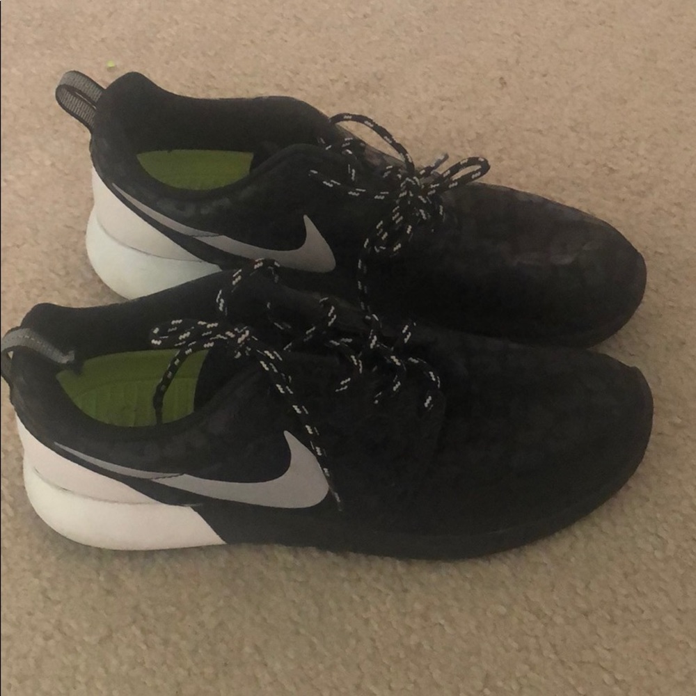 Nike Roshe Sneakers